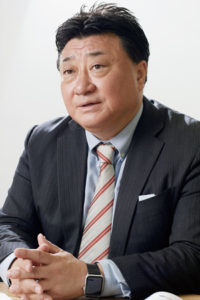 株式会社グローバルゲイツ 代表取締役会長 梅村真行（うめむら・まさゆき）