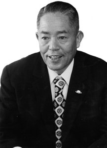 吉田忠雄氏