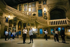 ワーナー　Studio Tour　動く階段