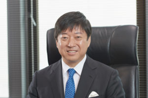 株式会社ティーケーピー 代表取締役社長 河野貴輝（かわの・たかてる）