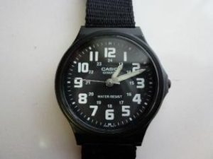筆者撮影、カシオスタンダードクオーツメンズ腕時計MQ-71-1B