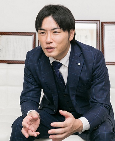 メディアクロス代表取締役　式 啓（しき・ひろし）