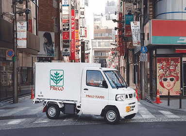 プレコフーズ社長　配送車