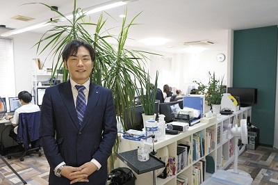 メディアクロス代表取締役　式 啓（しき・ひろし）