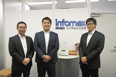 (右から)中川学・事業推進室室長、清水大輔・理事、奥田健寛・BisSolサービス部部門長