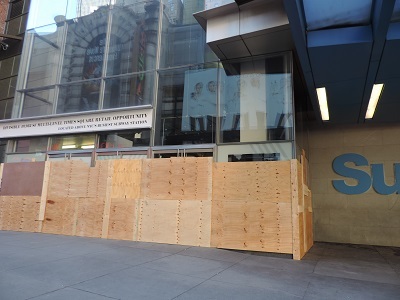 イムズスクエア駅に隣接したテナント（小売店）募集中のビル