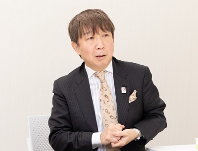 関根康(せきね・やすし)