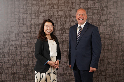 佐藤有美とロバート・Ｄ・エルドリッヂ