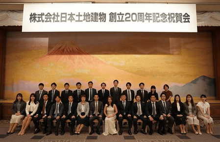 創立20周年を迎えた2023年8月、東京・帝国ホテルで記念祝賀会を開催