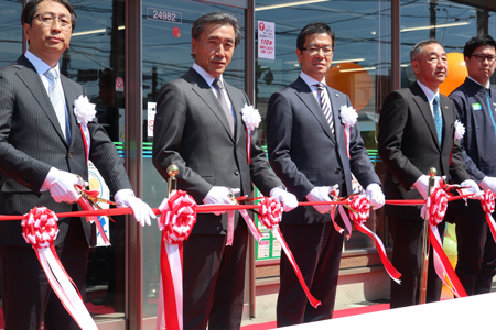 澤田貴司・ファミリーマート社長と樋口泰之・パナソニック・コネクティッドソリューション社長