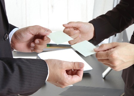 優秀な人材確保のため、新卒社員の給料一律が見直されつつある