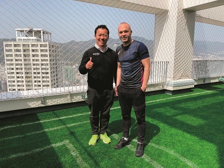 濱口光一郎・COOOL社長とアンドレス・イニエスタ選手