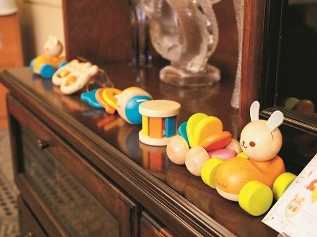 コンビのベビー用玩具