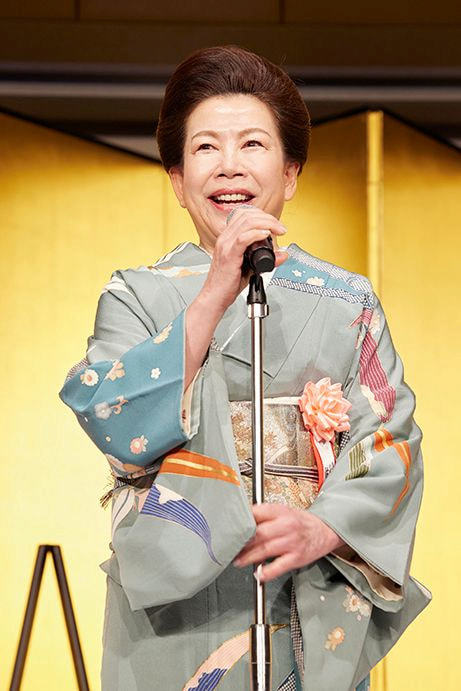 開会の挨拶をする佐藤有美 経済界代表取締役