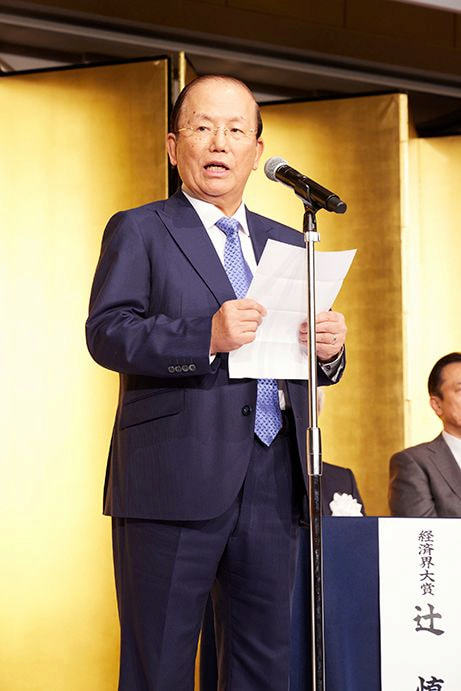 経済界大賞の講評を述べる武藤敏郎　大和総研名誉理事