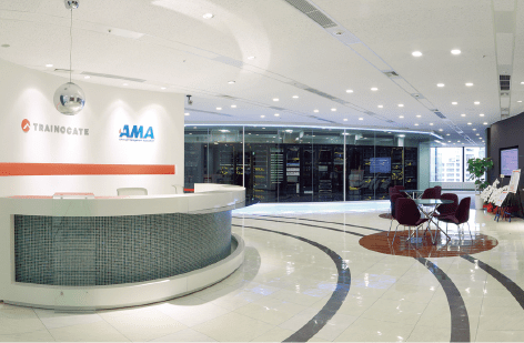 新宿ラーニングセンター（東京会場）には、最新の実習機材を完備した研修施設が21教室ある