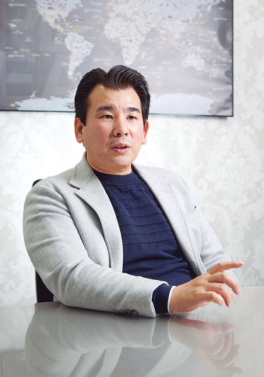 ｗａｓｈ‐ｐｌｕｓ　代表取締役　高梨健太郎