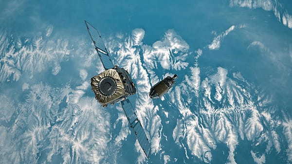 2024年12月、スペースデブリまで15メートルの距離に近付いたADRAS-J（画像提供：アストロスケール）