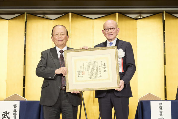 経済界大賞　岡藤正広　伊藤忠商事会長CEO