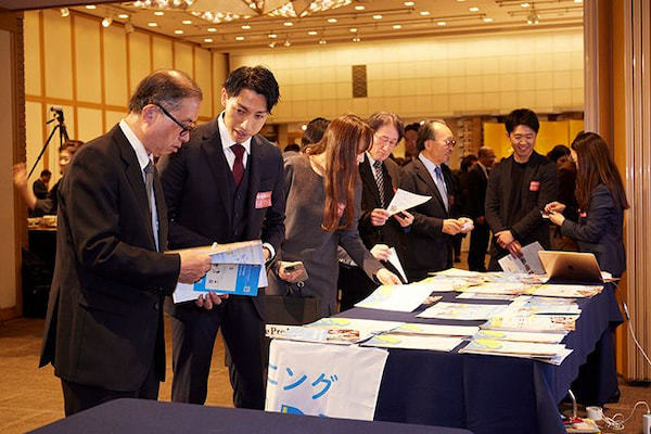 GoldenPitch受賞企業のブースにもたくさんの来場者が訪れた
