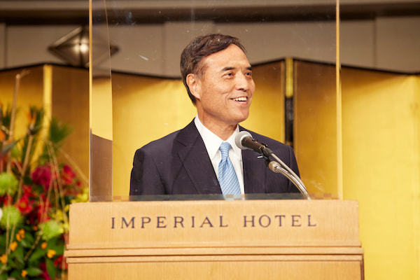 新浪剛史・サントリーホールディングス社長が祝辞を贈るために駆け付けた