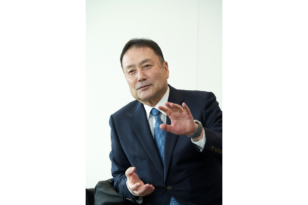 金花芳則・川崎重工業