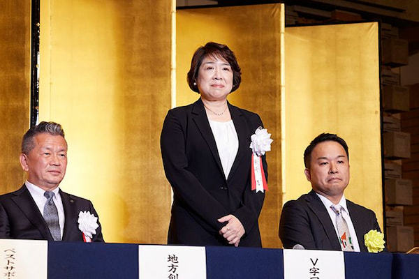 経済界大賞　V字回復賞　藤﨑 忍　ドムドムフードサービス社長