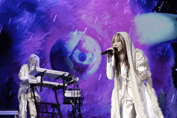 YOASOBI　©YURI HASEGAWA