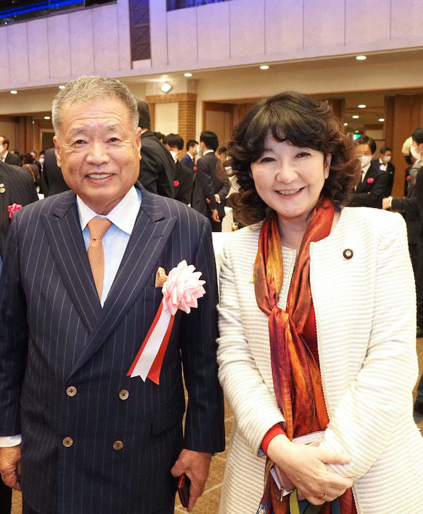 分林保弘・日本M&Aセンター会長（左）と片山さつき参議院議員